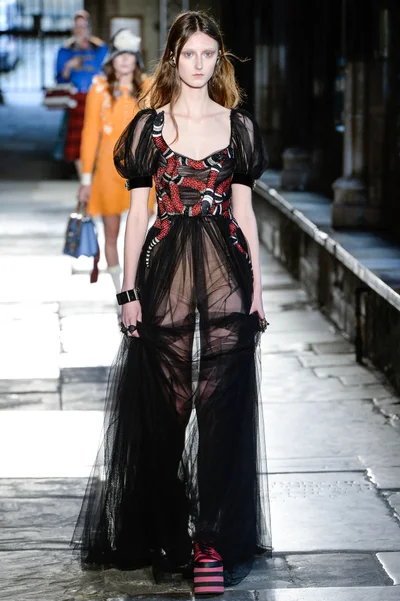 Look 25